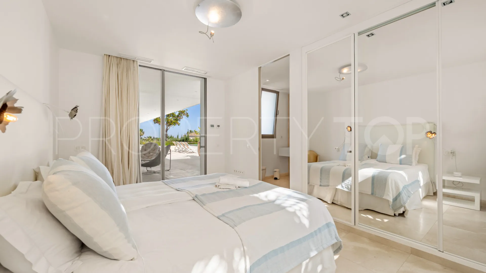 Villa for sale in La Cerquilla with 7 bedrooms