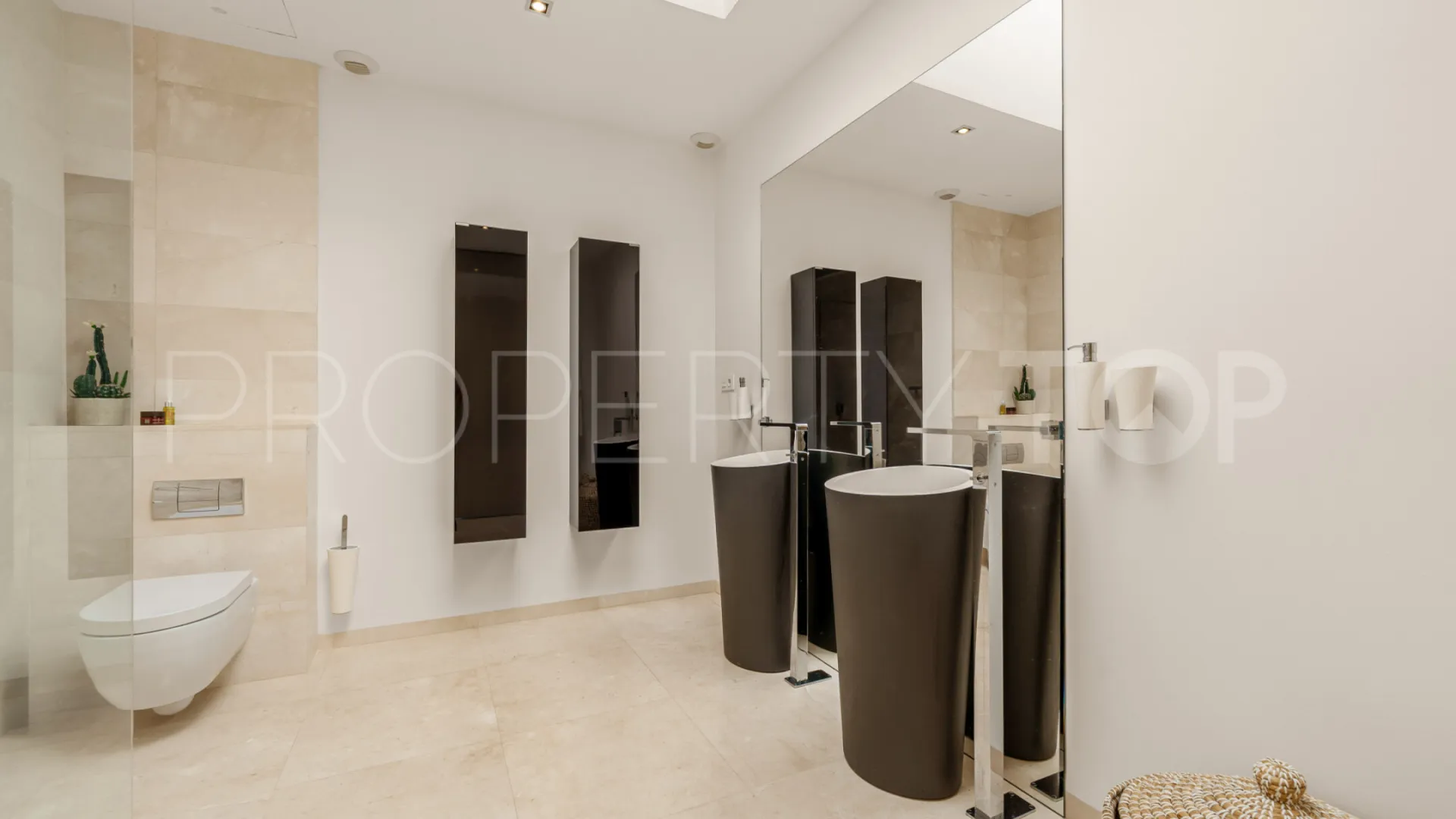 Villa for sale in La Cerquilla with 7 bedrooms