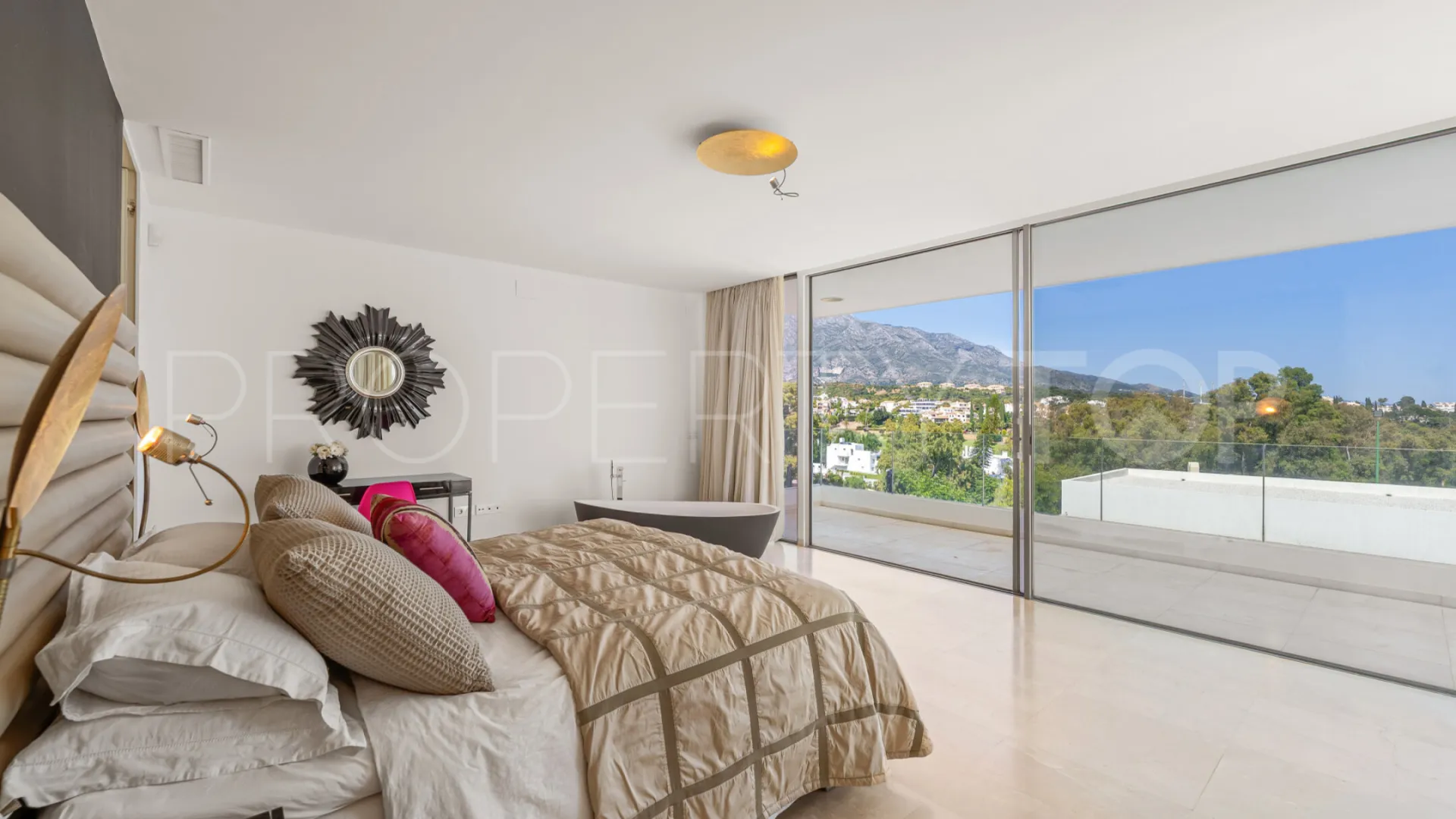 Villa for sale in La Cerquilla with 7 bedrooms