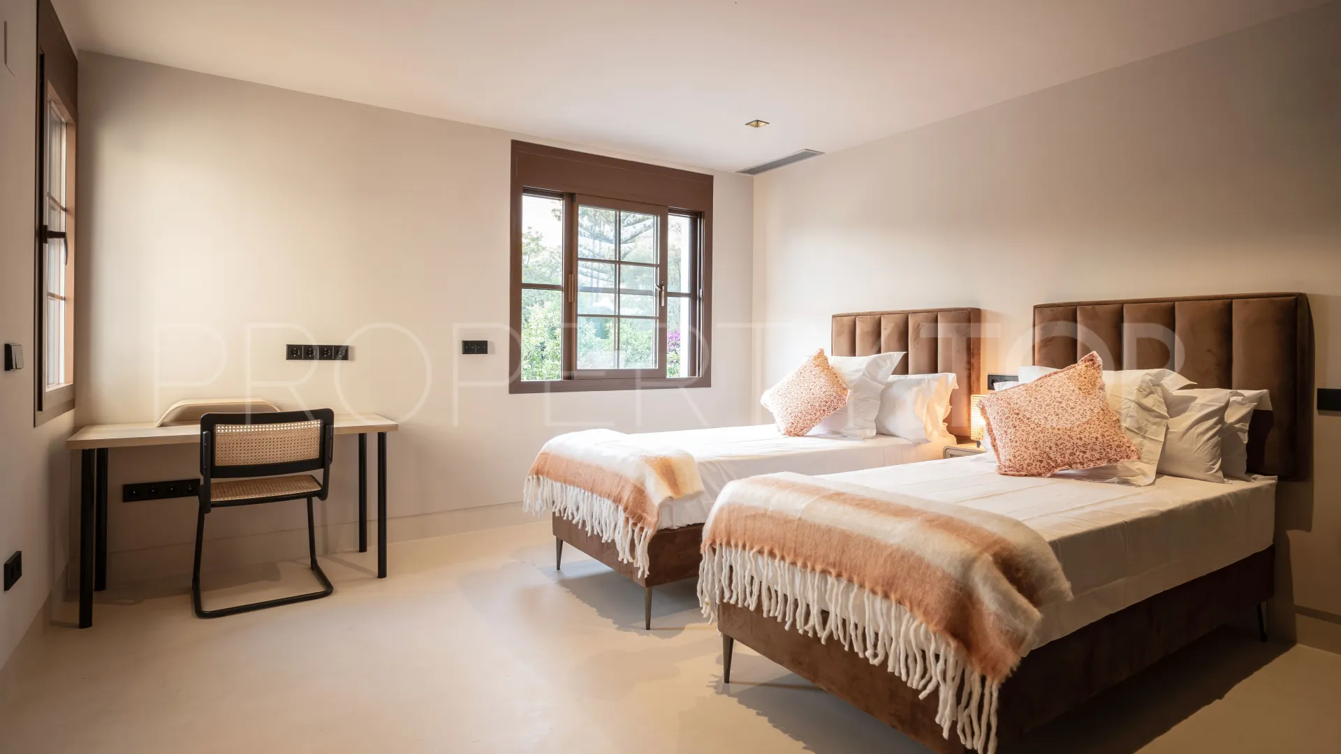 Marbella, villa de 5 dormitorios en venta