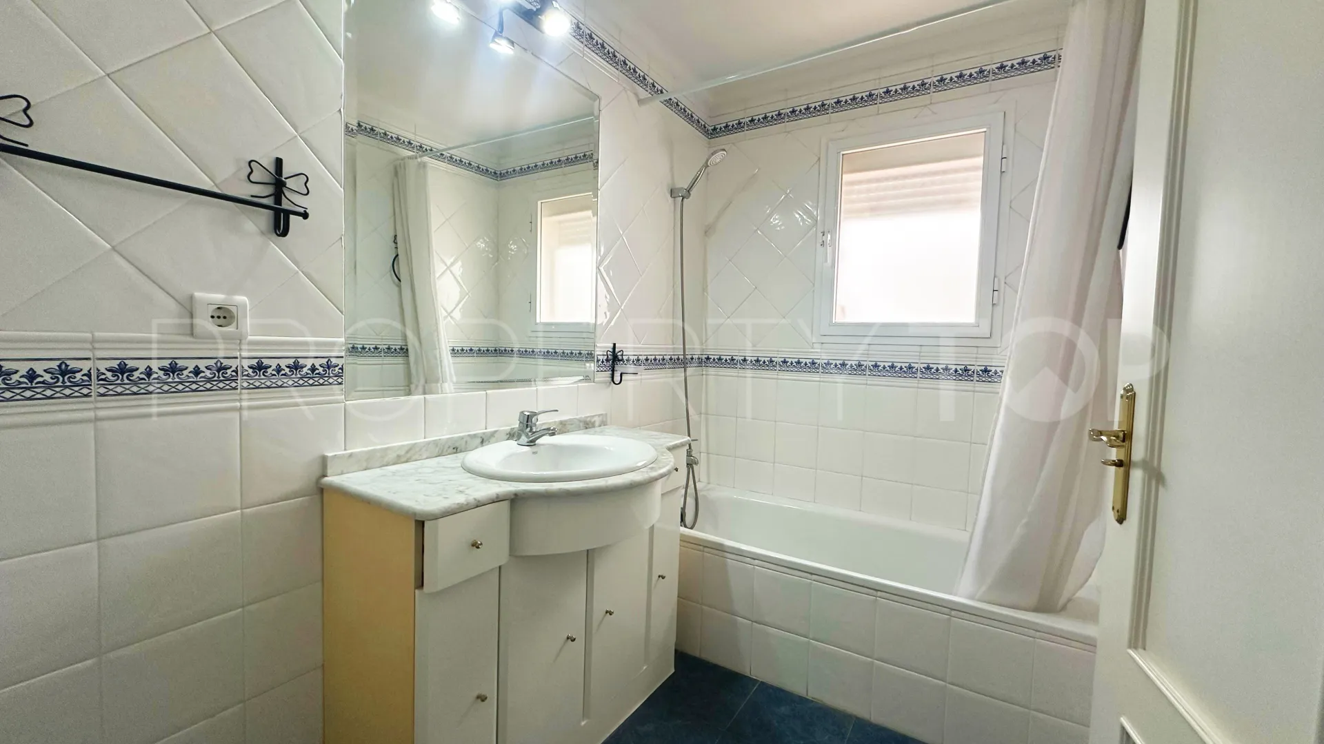 Estepona Centro, apartamento de 2 dormitorios en venta