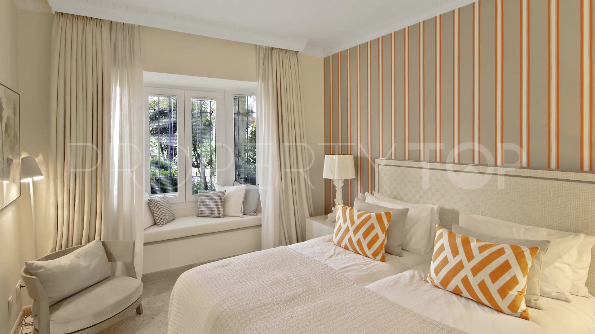 Ground floor apartment for sale in Las Alamandas with 3 bedrooms