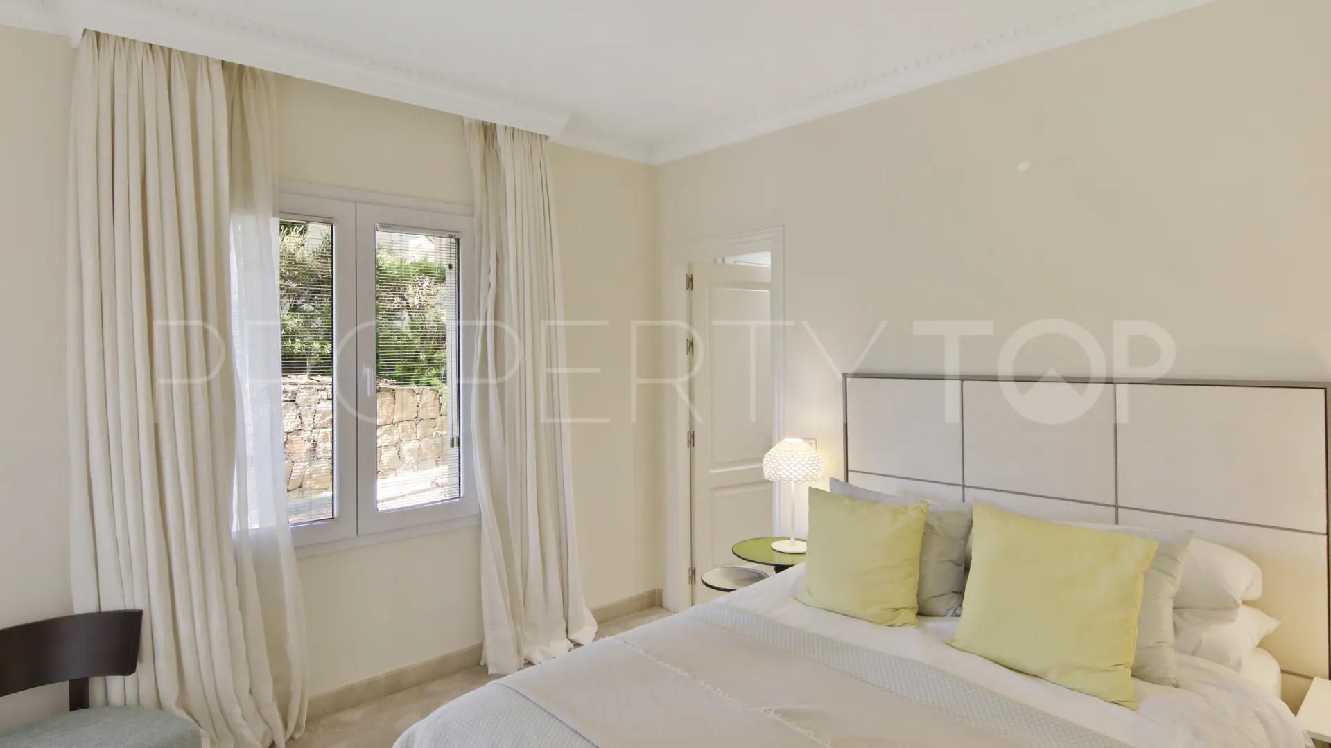 Ground floor apartment for sale in Las Alamandas with 3 bedrooms