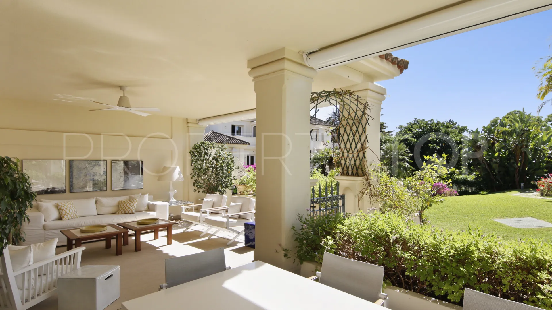 Ground floor apartment for sale in Las Alamandas with 3 bedrooms
