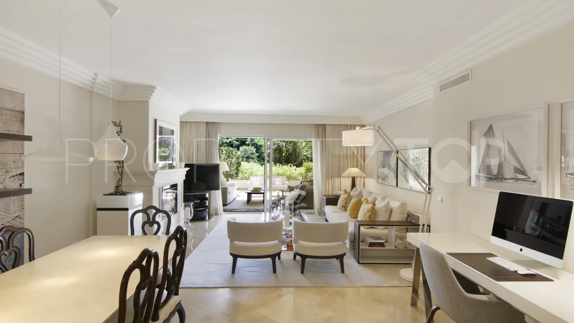 Ground floor apartment for sale in Las Alamandas with 3 bedrooms