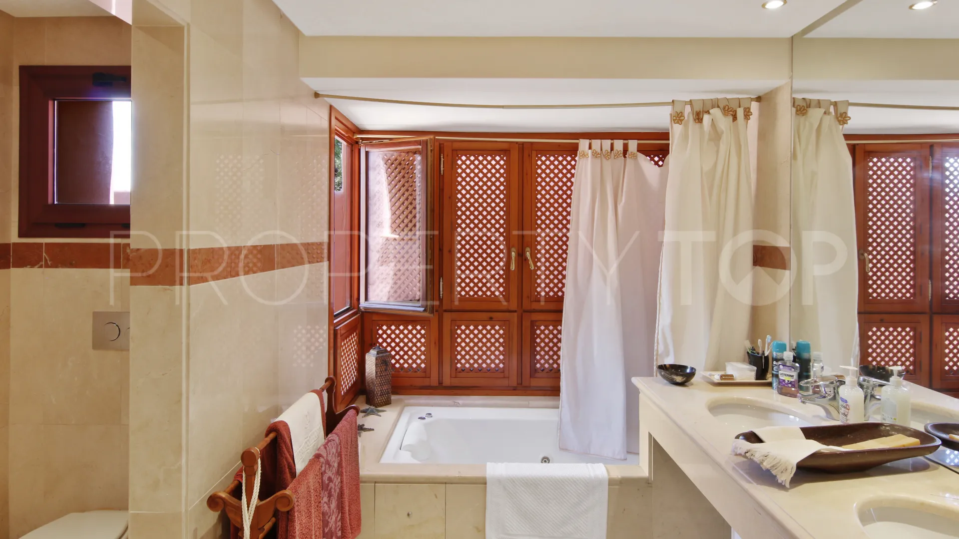 Se vende atico duplex en Menara Beach