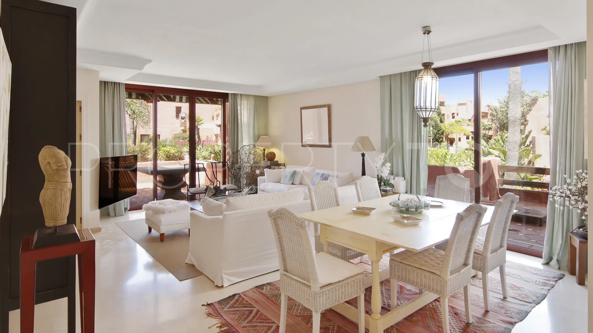 Se vende atico duplex en Menara Beach