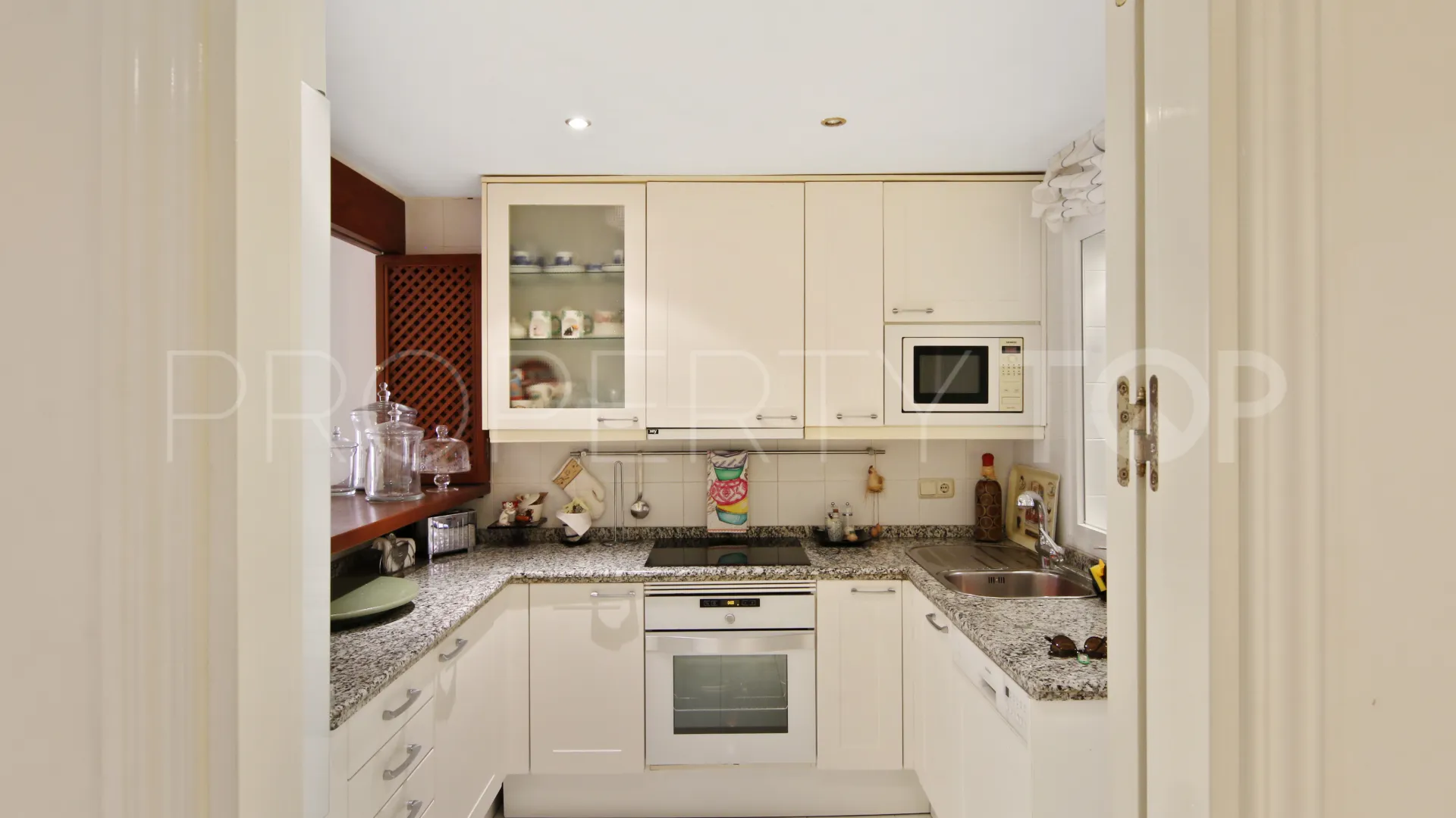 Se vende atico duplex en Menara Beach