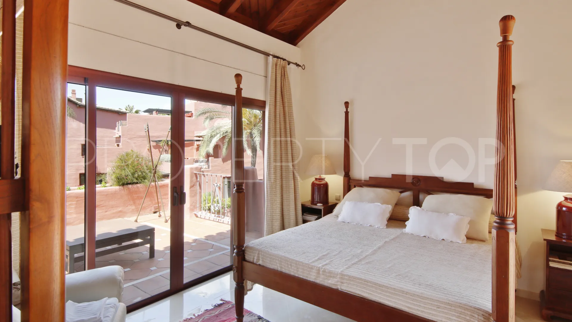 Se vende atico duplex en Menara Beach
