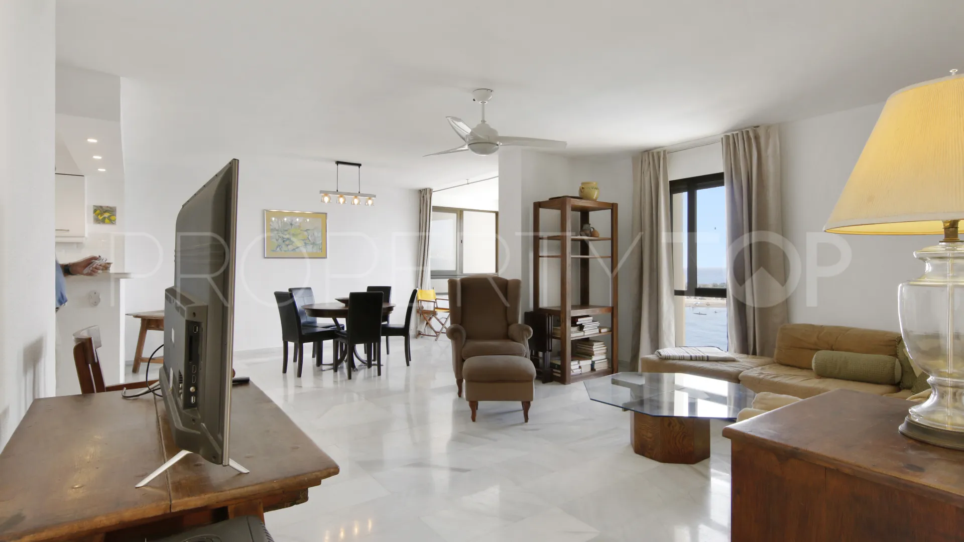 Se vende apartamento con 2 dormitorios en Estepona Ciudad