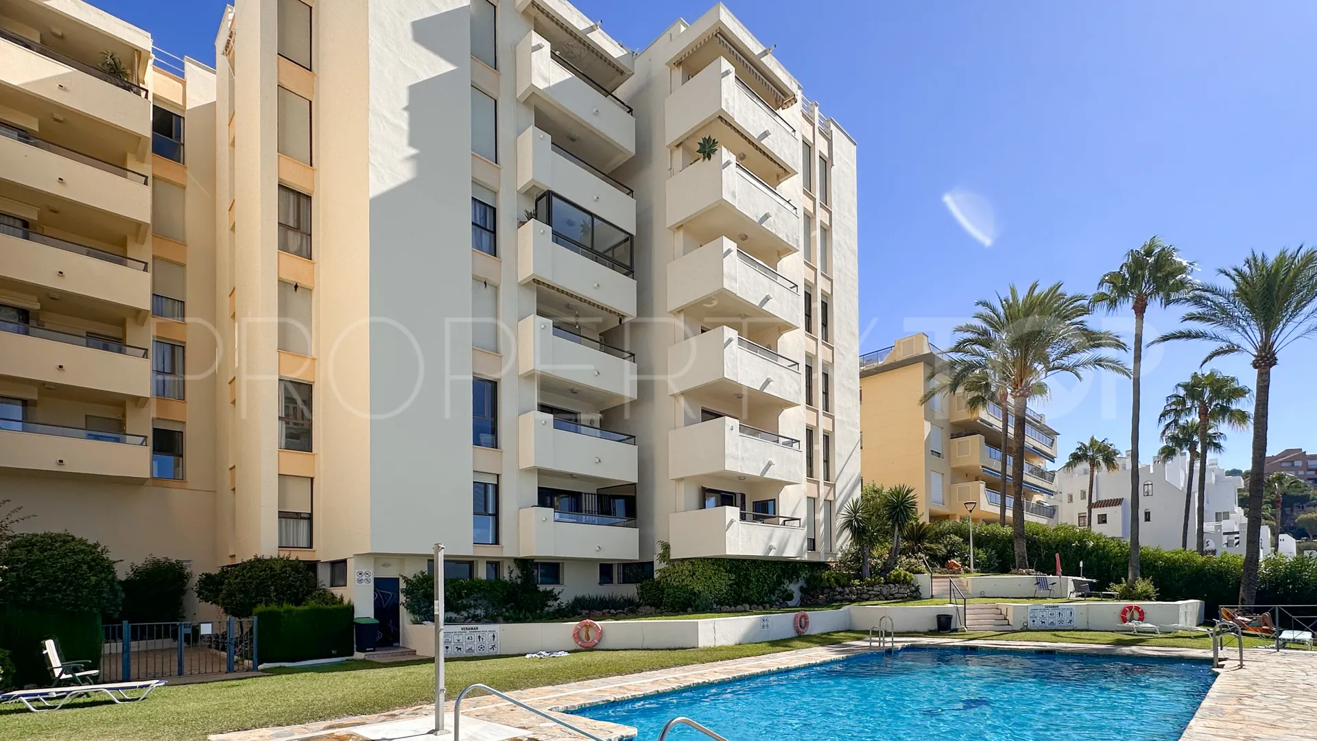 Se vende apartamento con 2 dormitorios en Estepona Ciudad