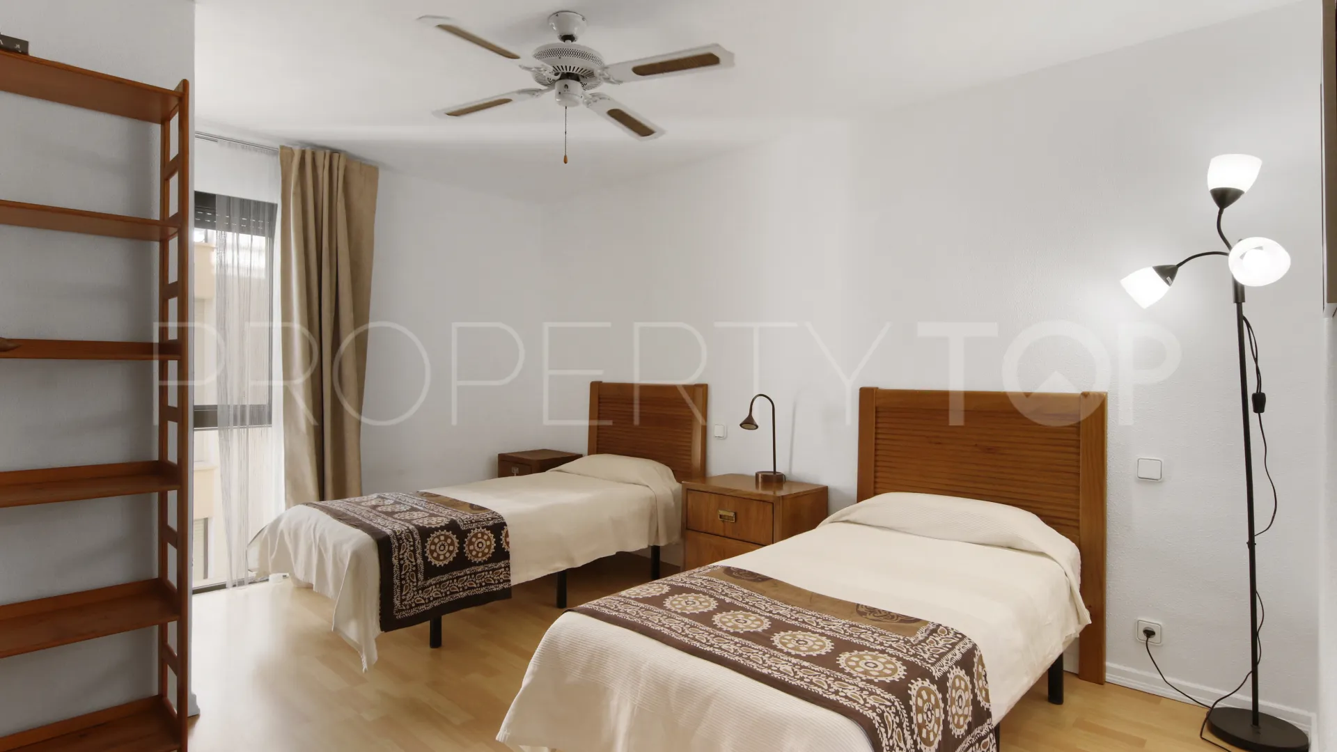 Se vende apartamento con 2 dormitorios en Estepona Ciudad