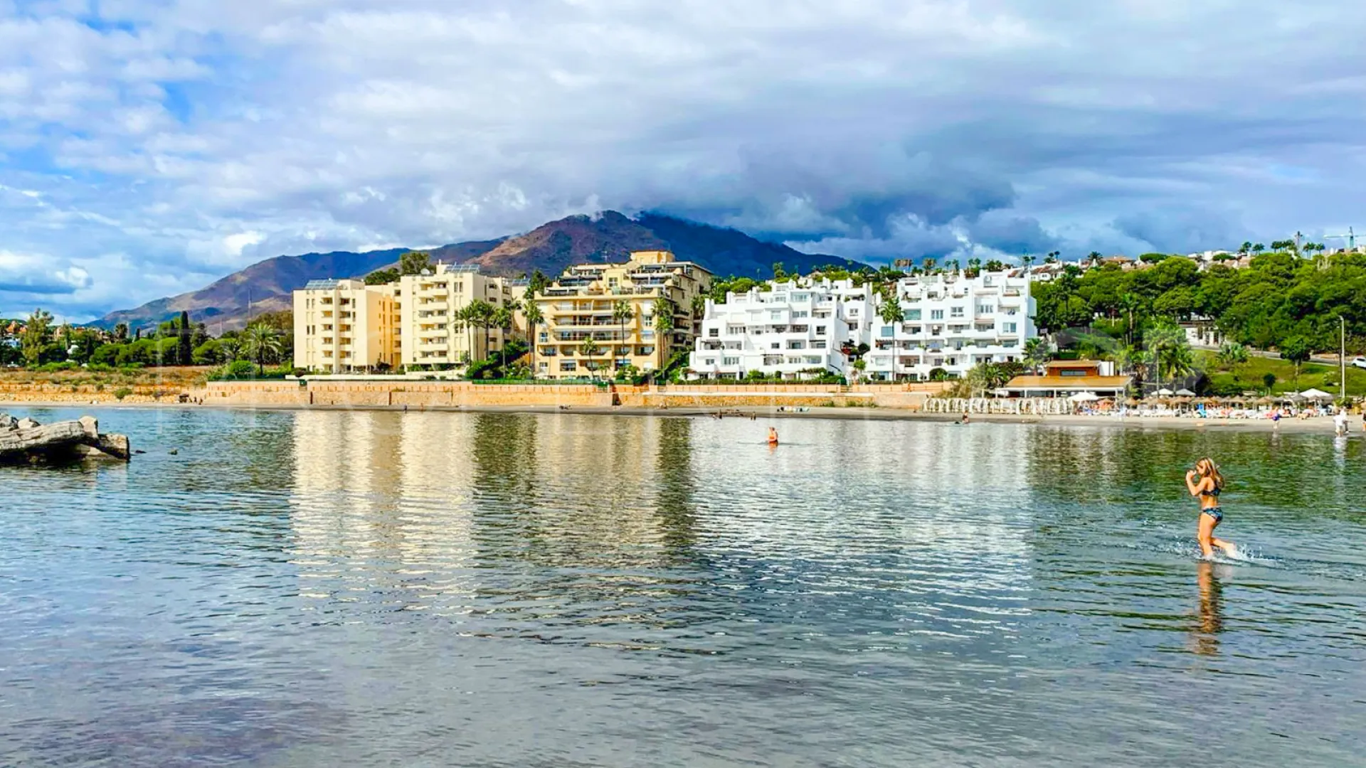 Se vende apartamento con 2 dormitorios en Estepona Ciudad