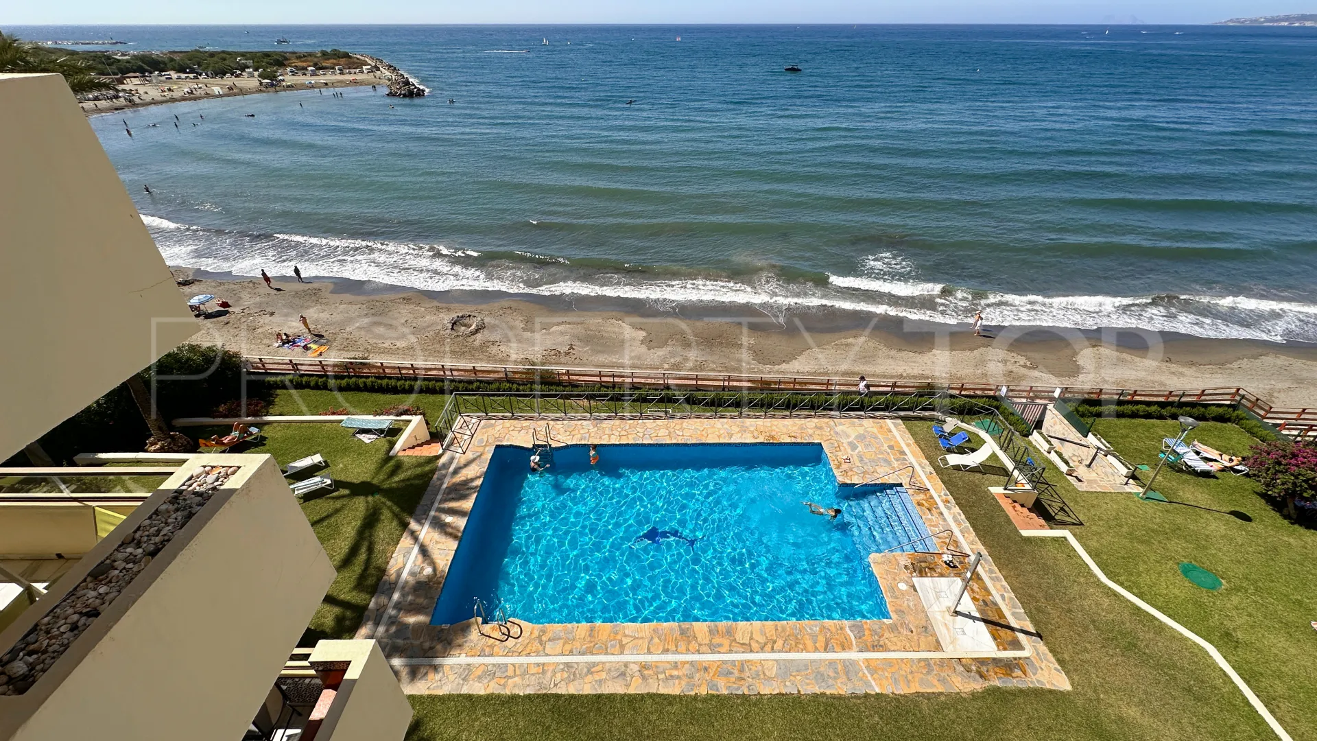 Se vende apartamento con 2 dormitorios en Estepona Ciudad