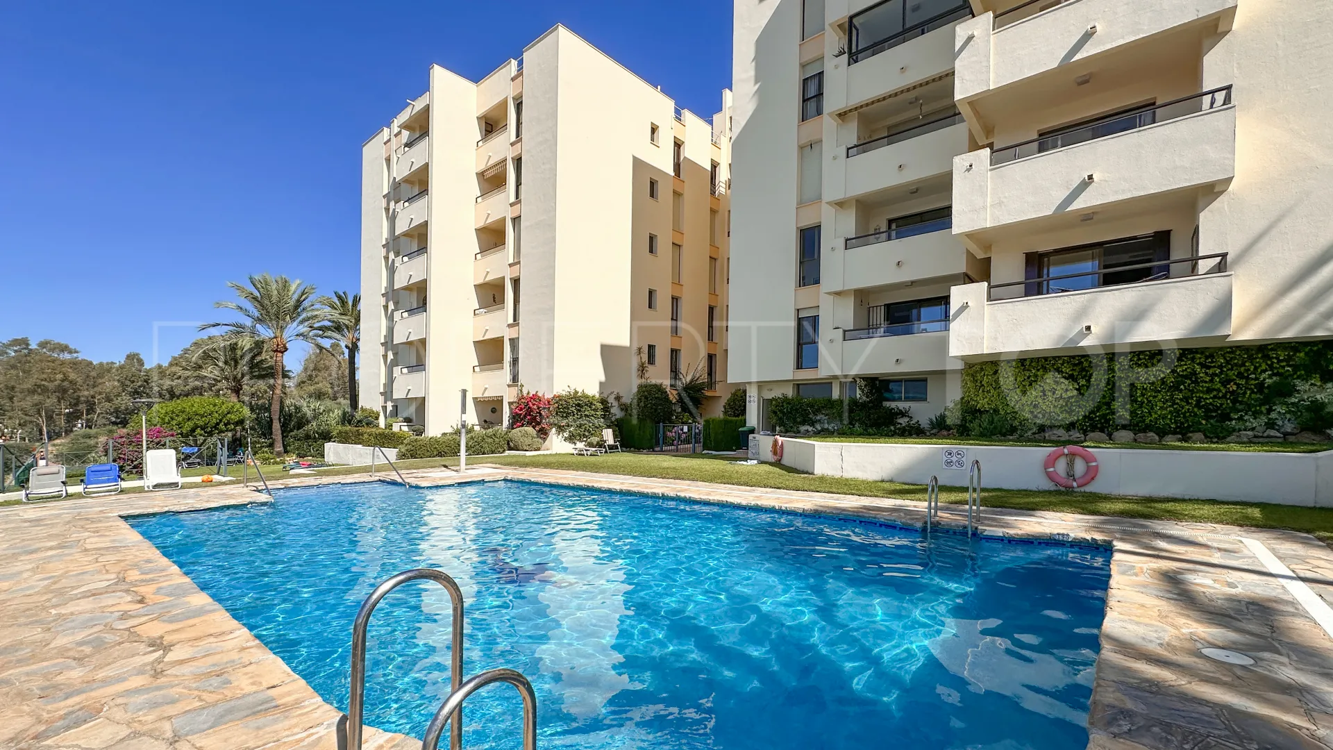 Se vende apartamento con 2 dormitorios en Estepona Ciudad
