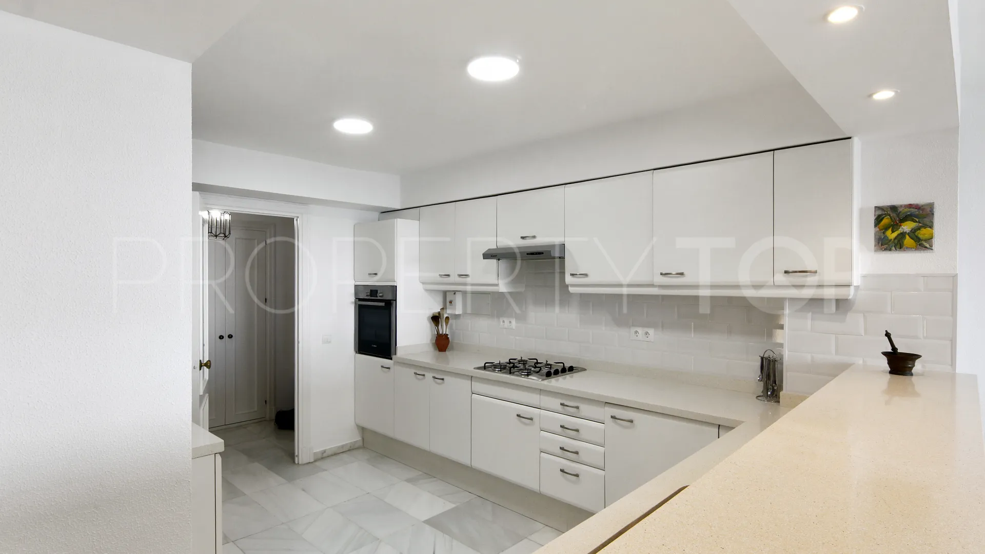 Se vende apartamento con 2 dormitorios en Estepona Ciudad