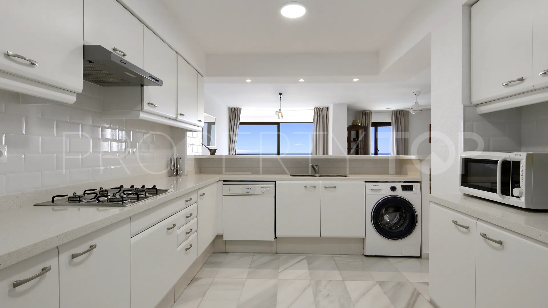Se vende apartamento con 2 dormitorios en Estepona Ciudad