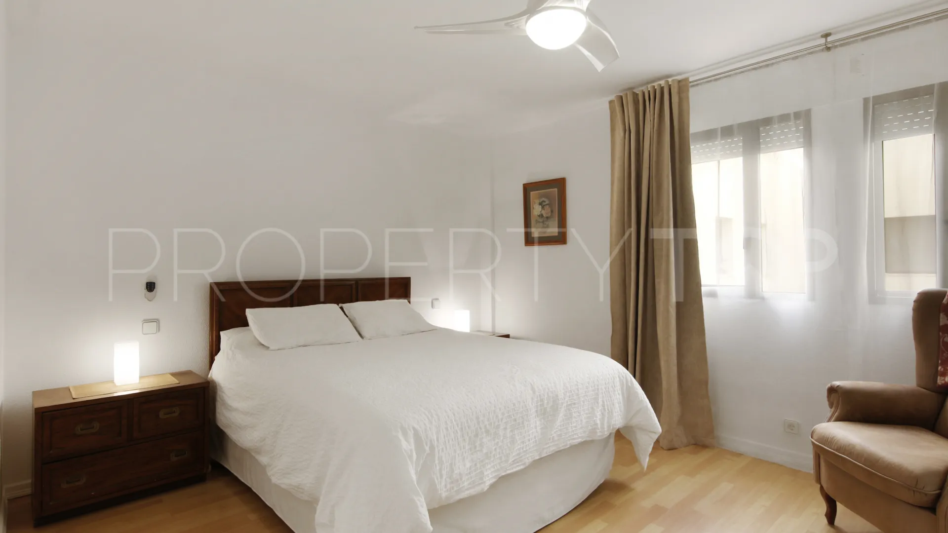 Se vende apartamento con 2 dormitorios en Estepona Ciudad