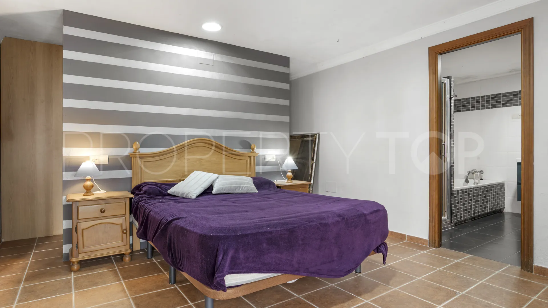 For sale villa with 6 bedrooms in Estepona West