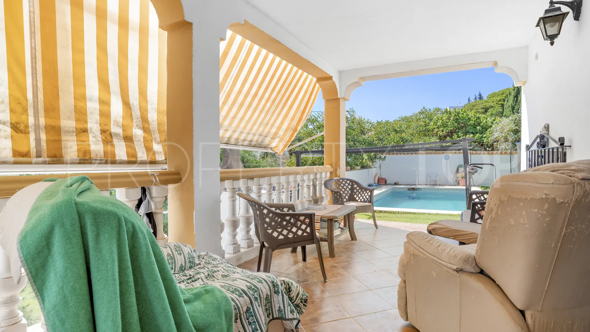 For sale villa with 6 bedrooms in Estepona West