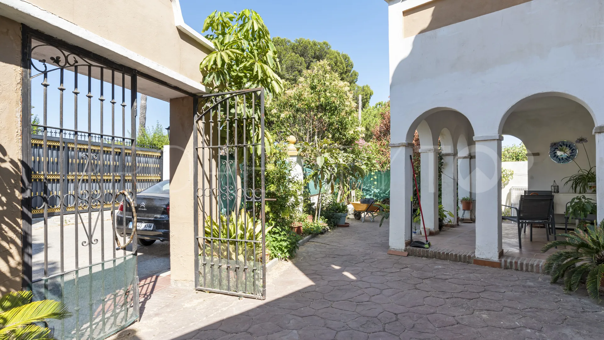 For sale villa with 6 bedrooms in Estepona West
