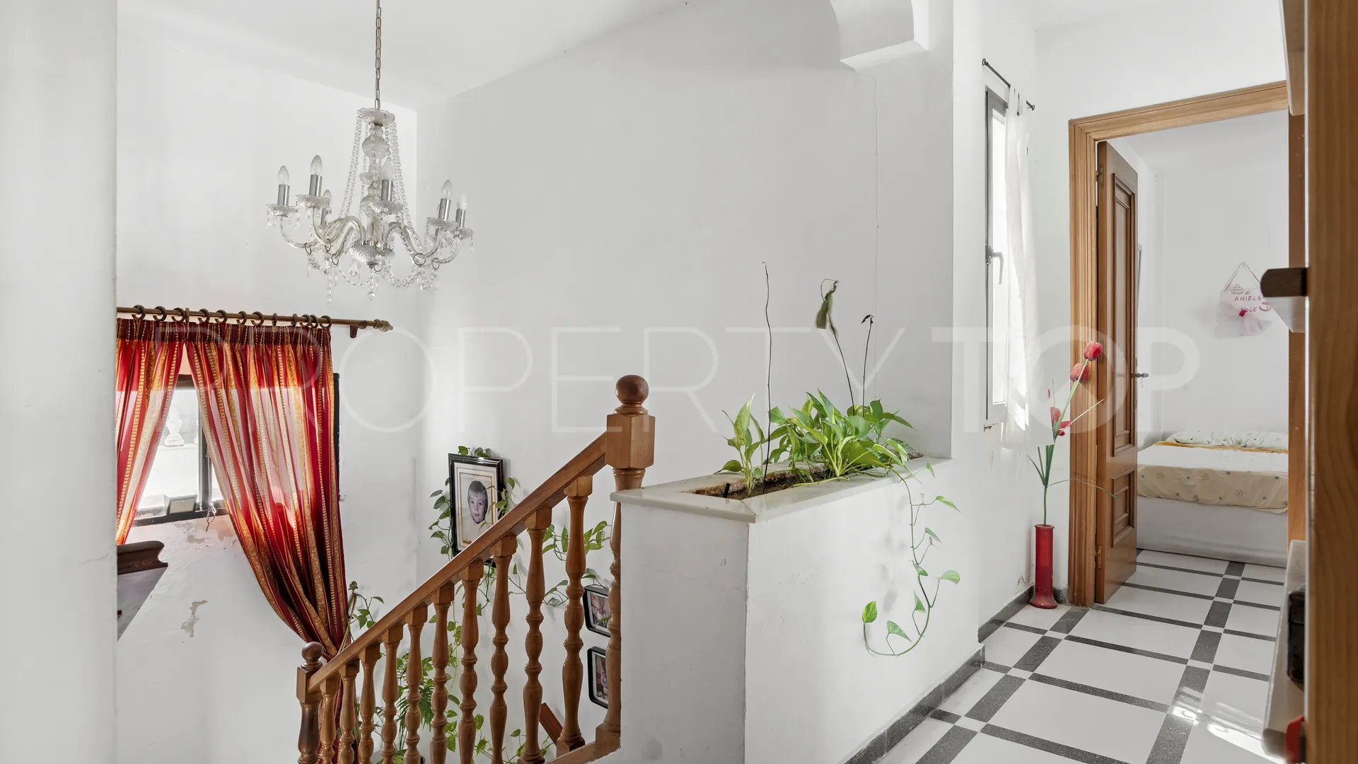 For sale villa with 6 bedrooms in Estepona West