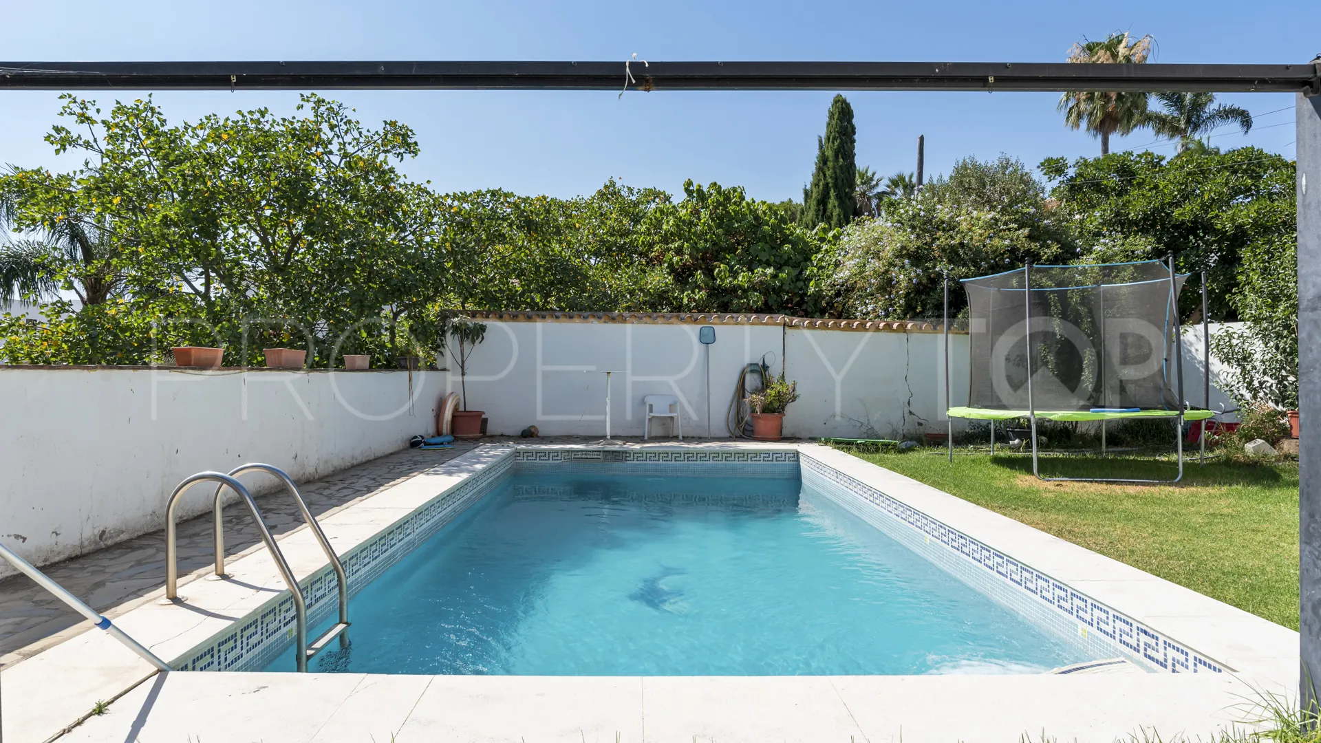 For sale villa with 6 bedrooms in Estepona West