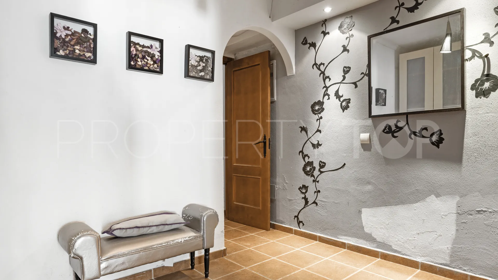 For sale villa with 6 bedrooms in Estepona West