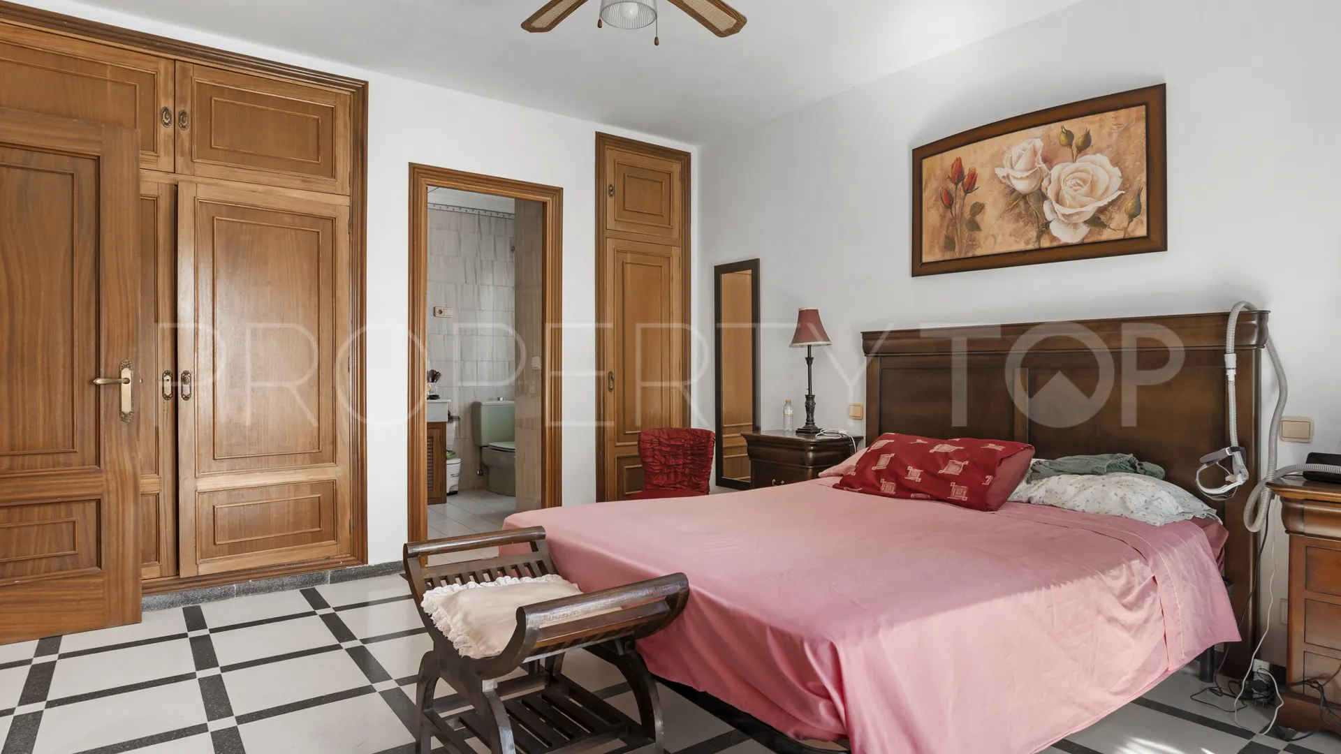 For sale villa with 6 bedrooms in Estepona West