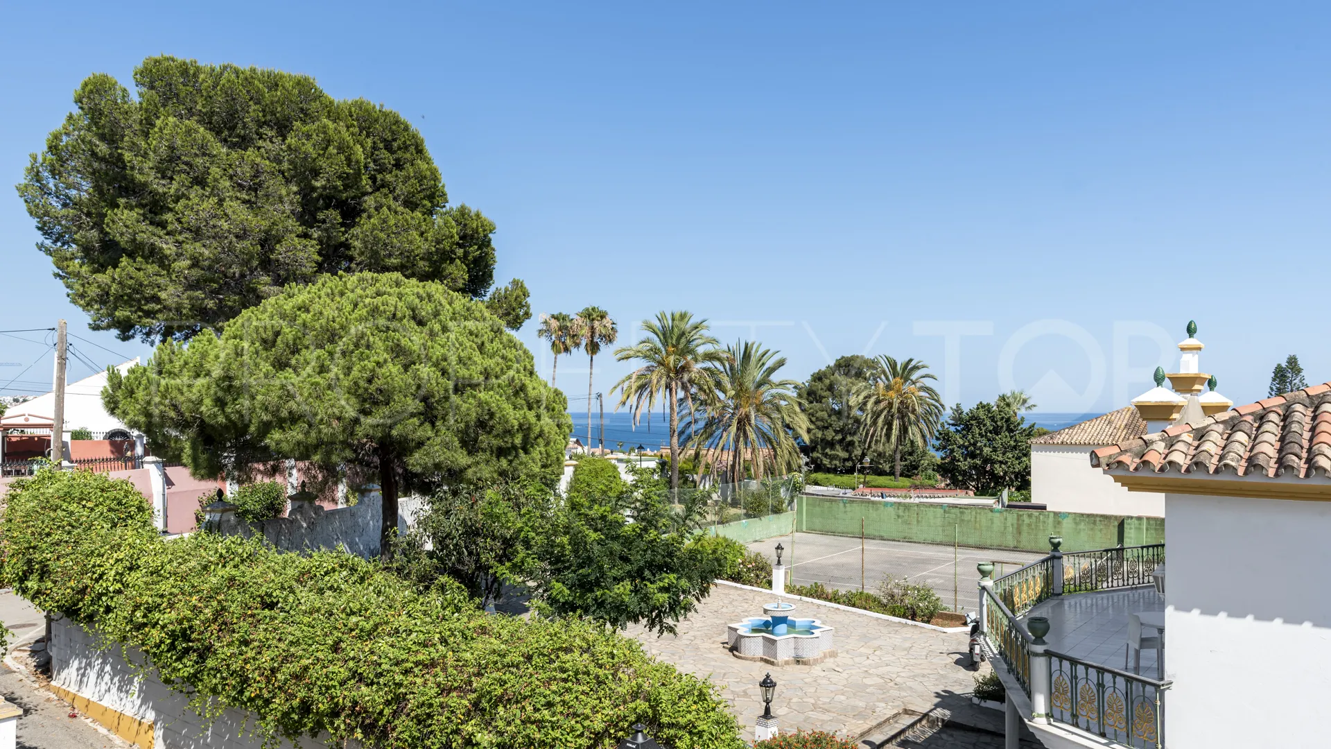 For sale villa with 6 bedrooms in Estepona West