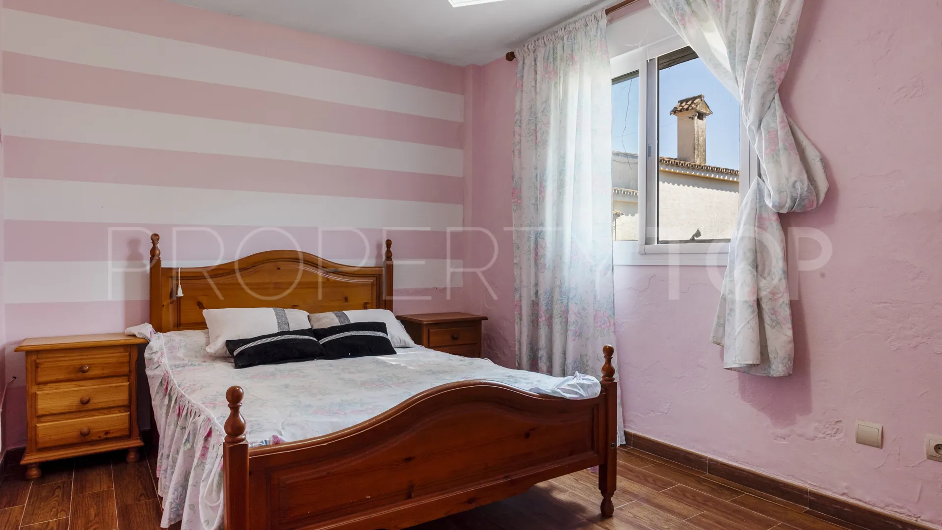 For sale villa with 6 bedrooms in Estepona West