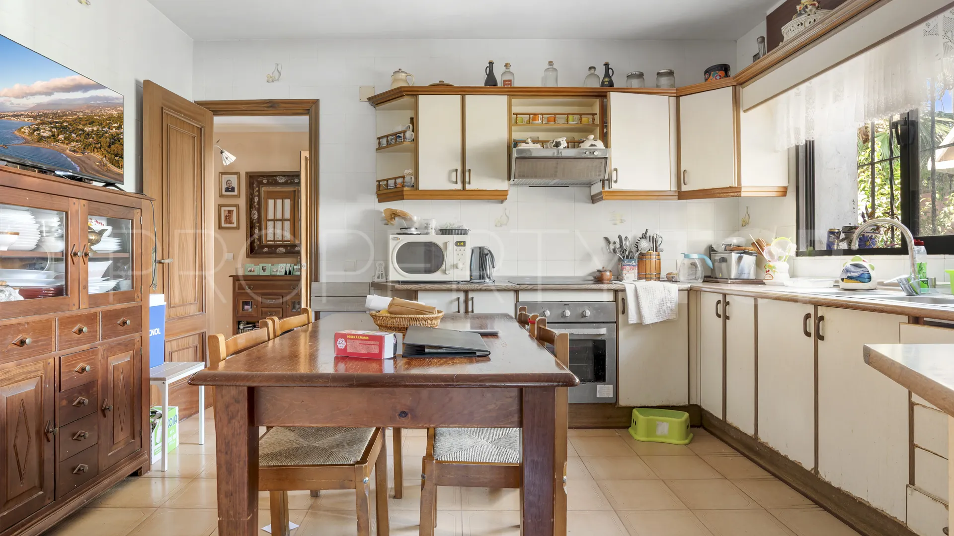For sale villa with 6 bedrooms in Estepona West