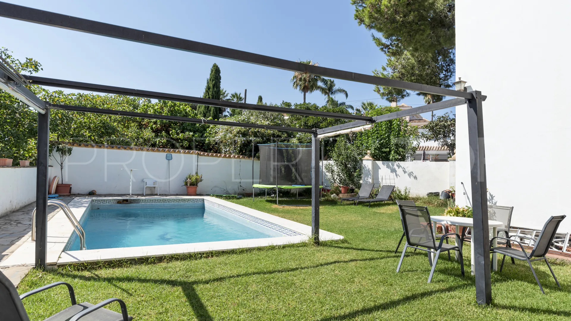 For sale villa with 6 bedrooms in Estepona West