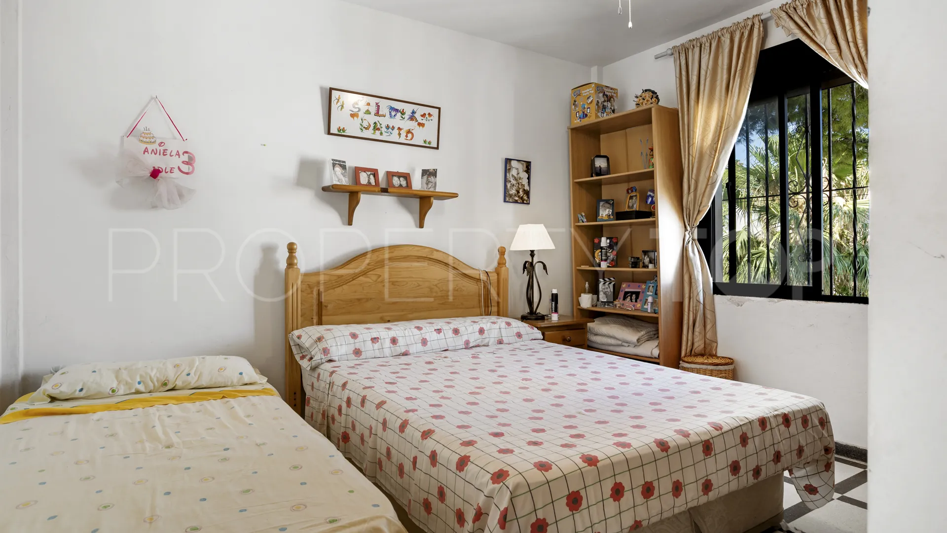 For sale villa with 6 bedrooms in Estepona West