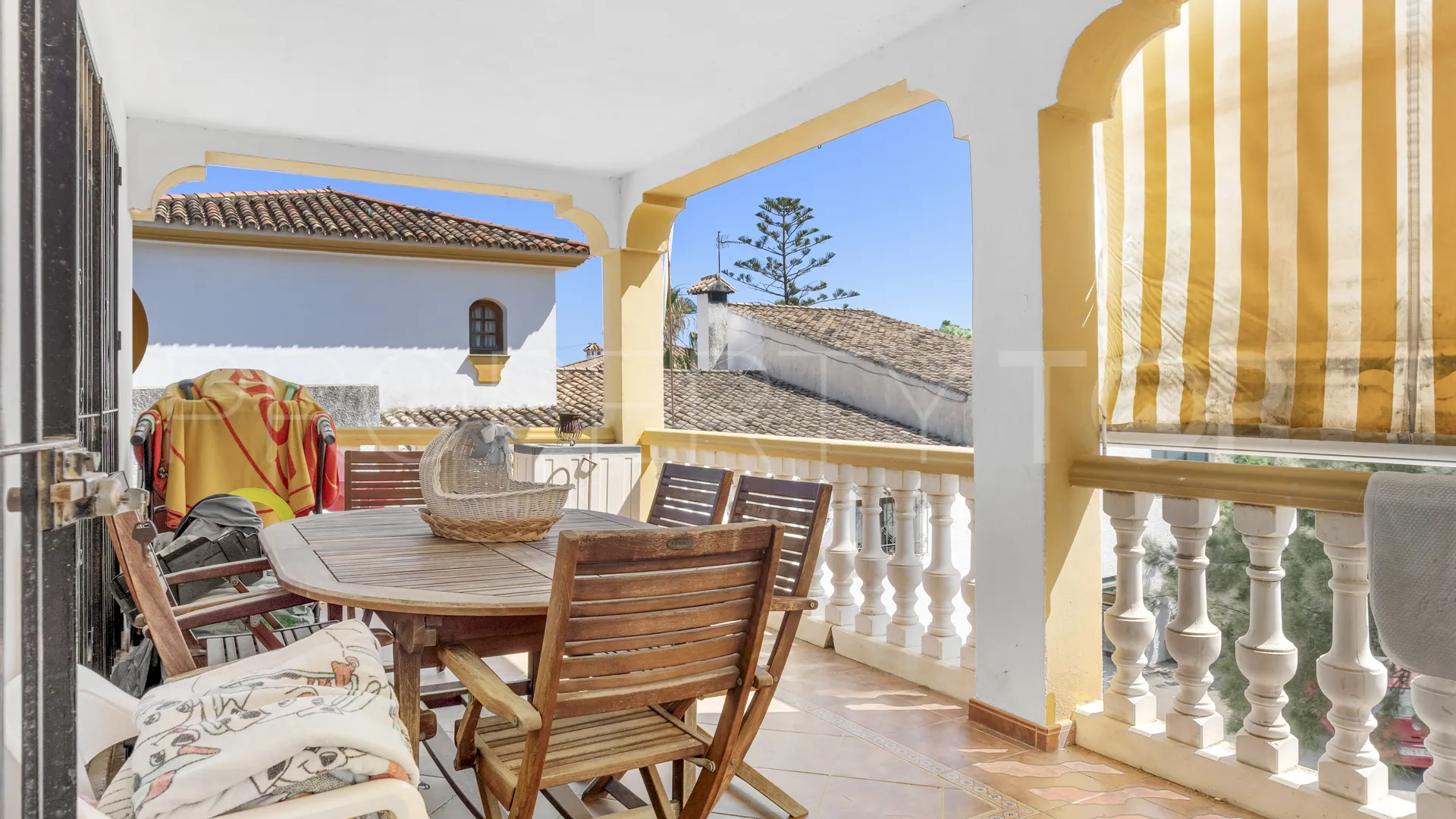 For sale villa with 6 bedrooms in Estepona West