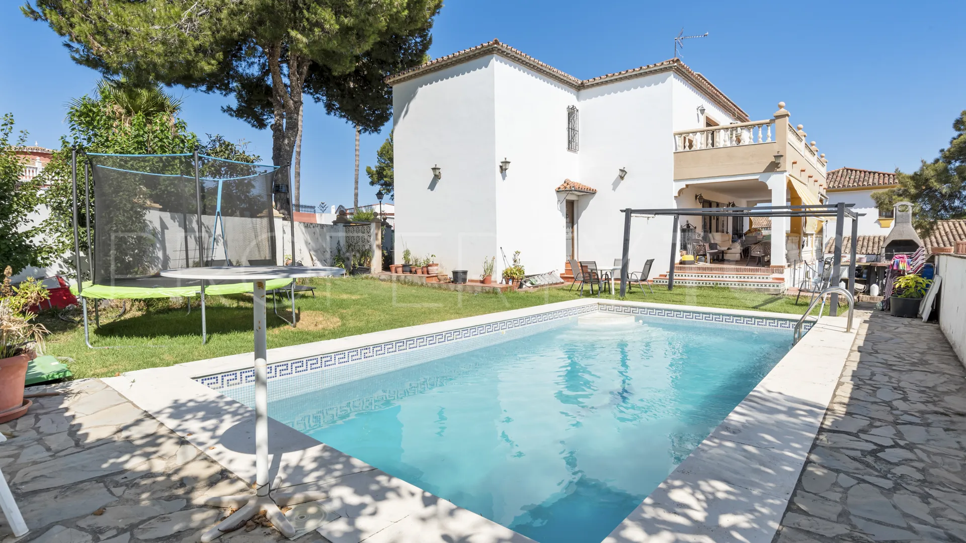 For sale villa with 6 bedrooms in Estepona West