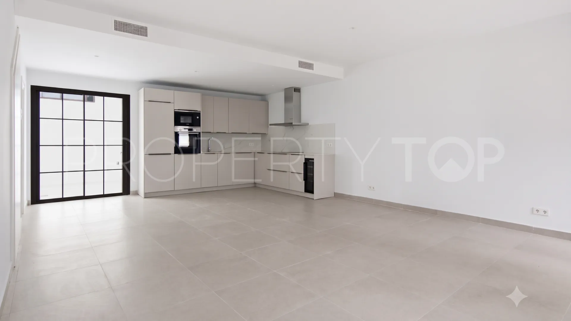 Town house for sale in Estepona Old Town