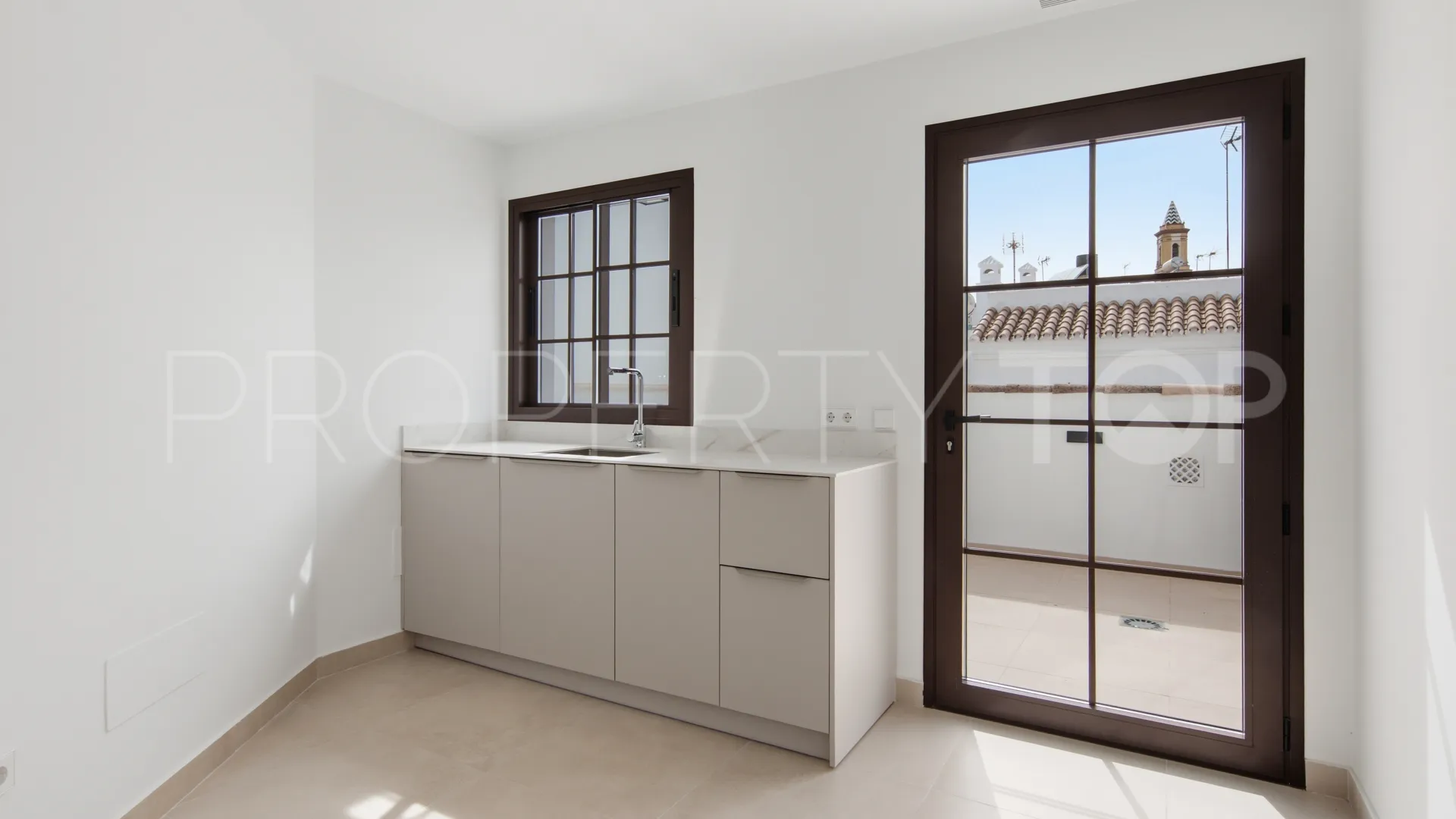 Town house for sale in Estepona Old Town