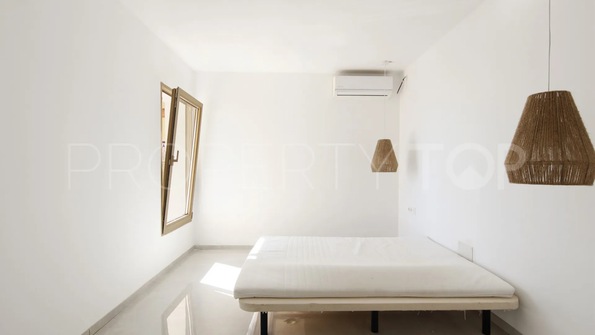 Buenas Noches, villa en venta