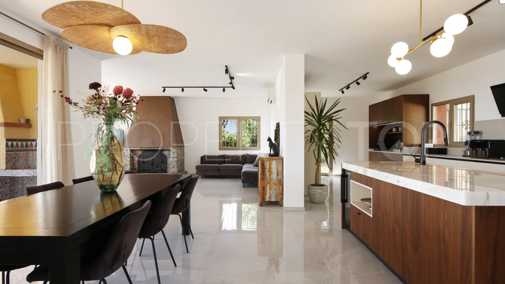 Buenas Noches, villa en venta