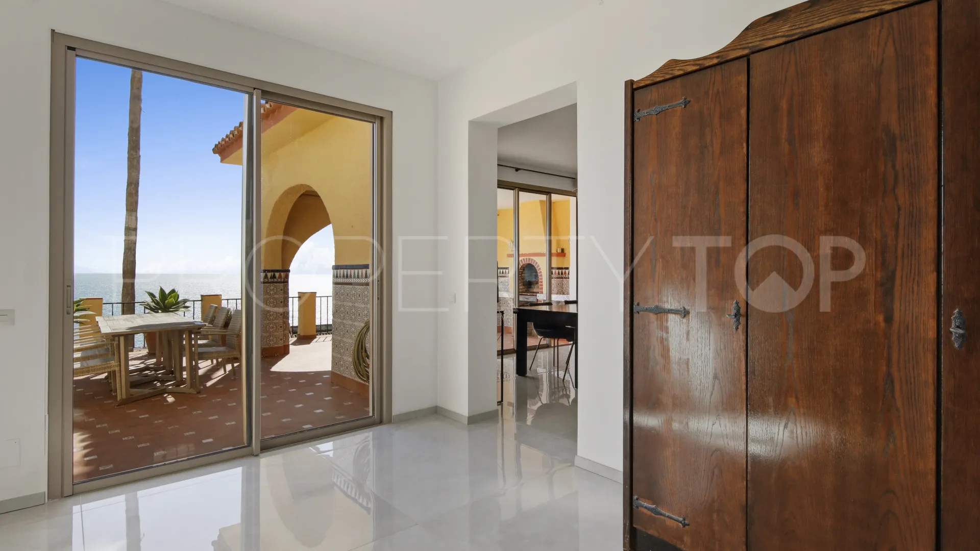 Buenas Noches, villa en venta