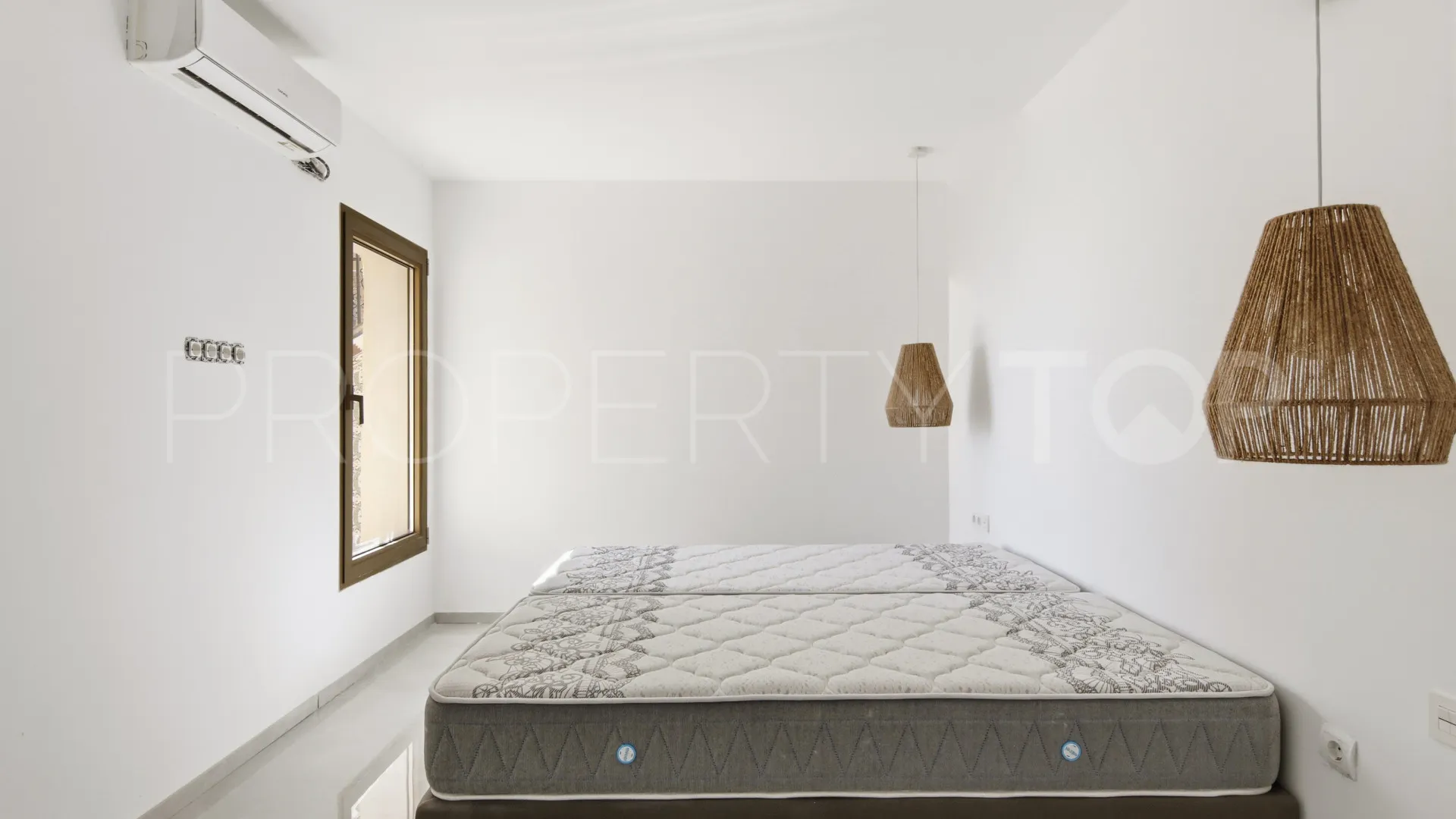 Buenas Noches, villa en venta
