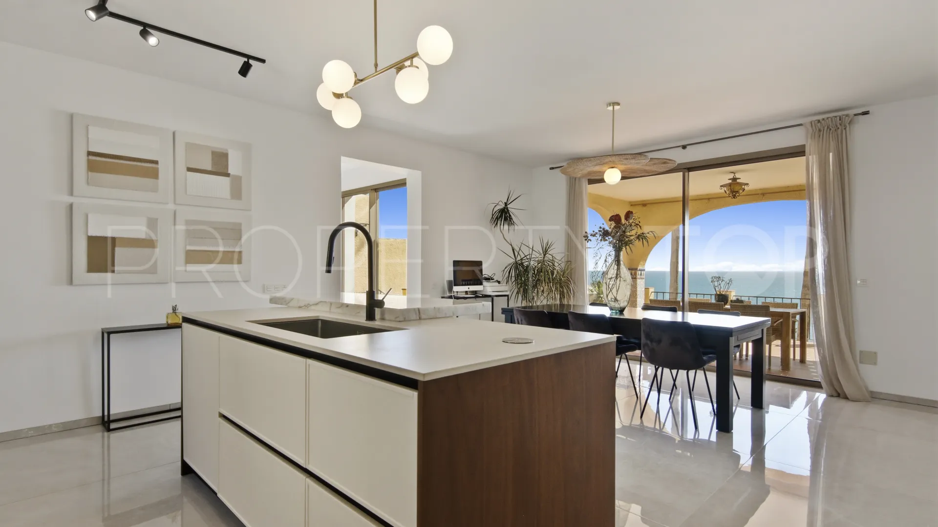 Buenas Noches, villa en venta