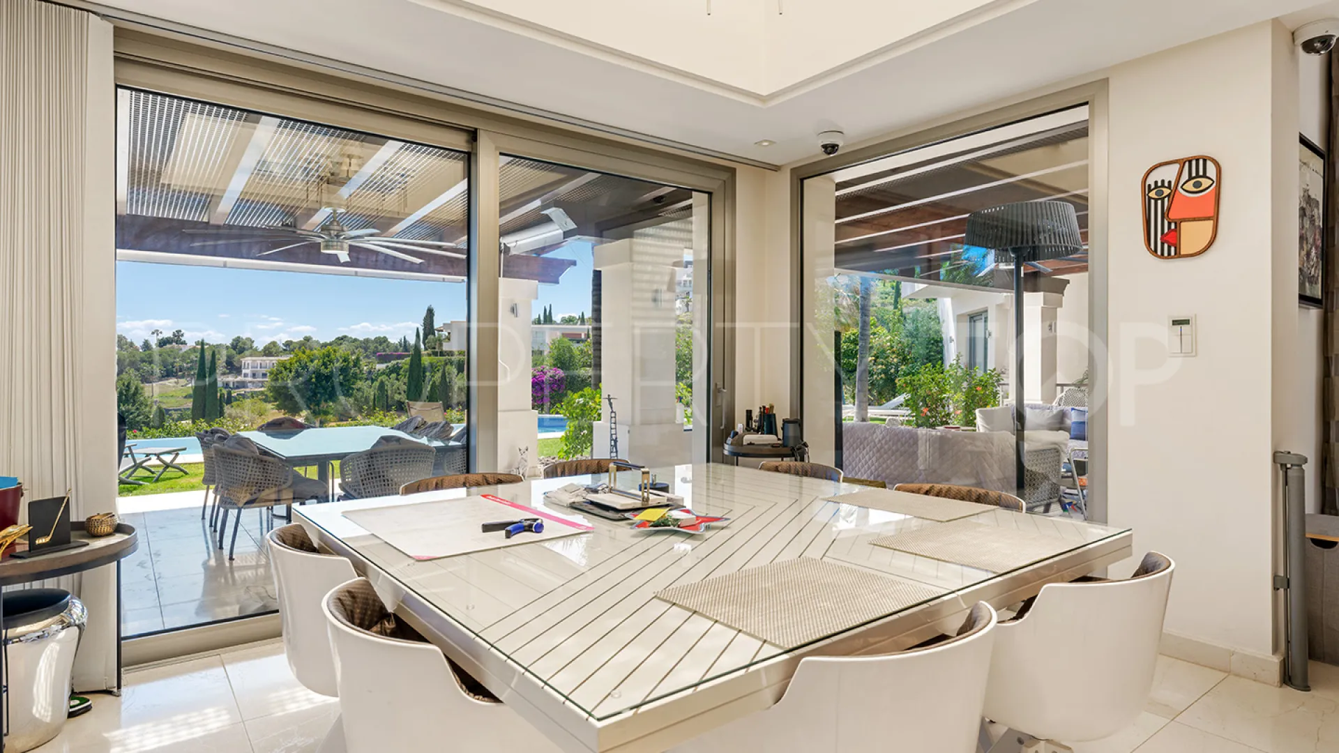 Se vende villa con 5 dormitorios en Los Flamingos