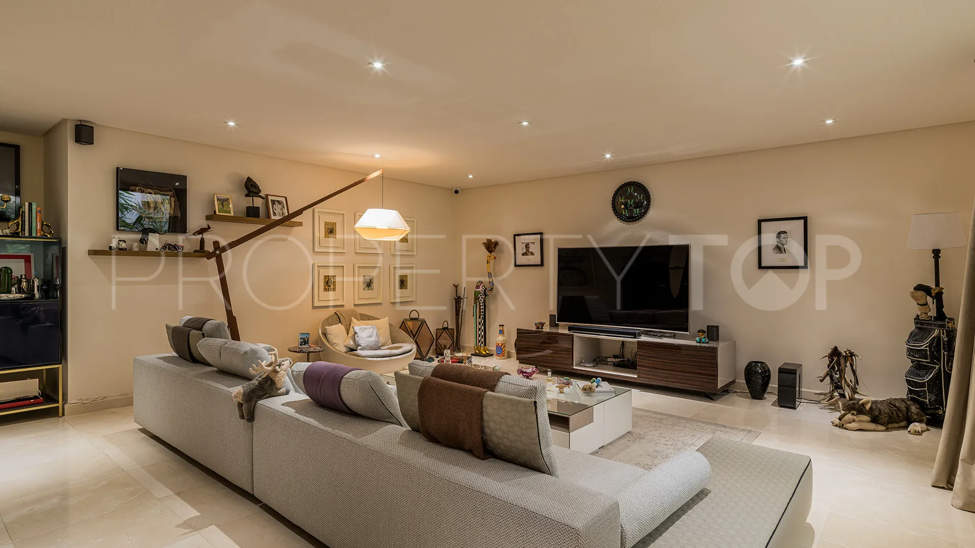 Se vende villa con 5 dormitorios en Los Flamingos