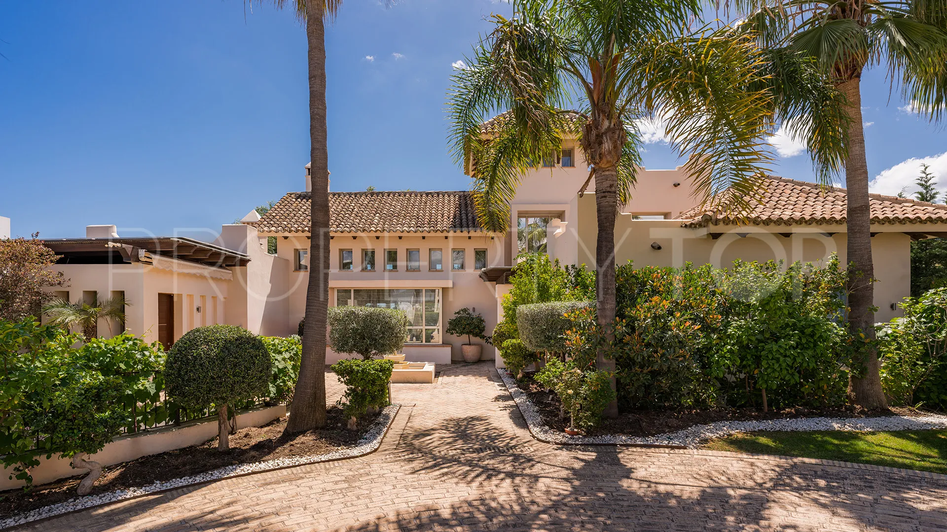 Se vende villa con 5 dormitorios en Los Flamingos