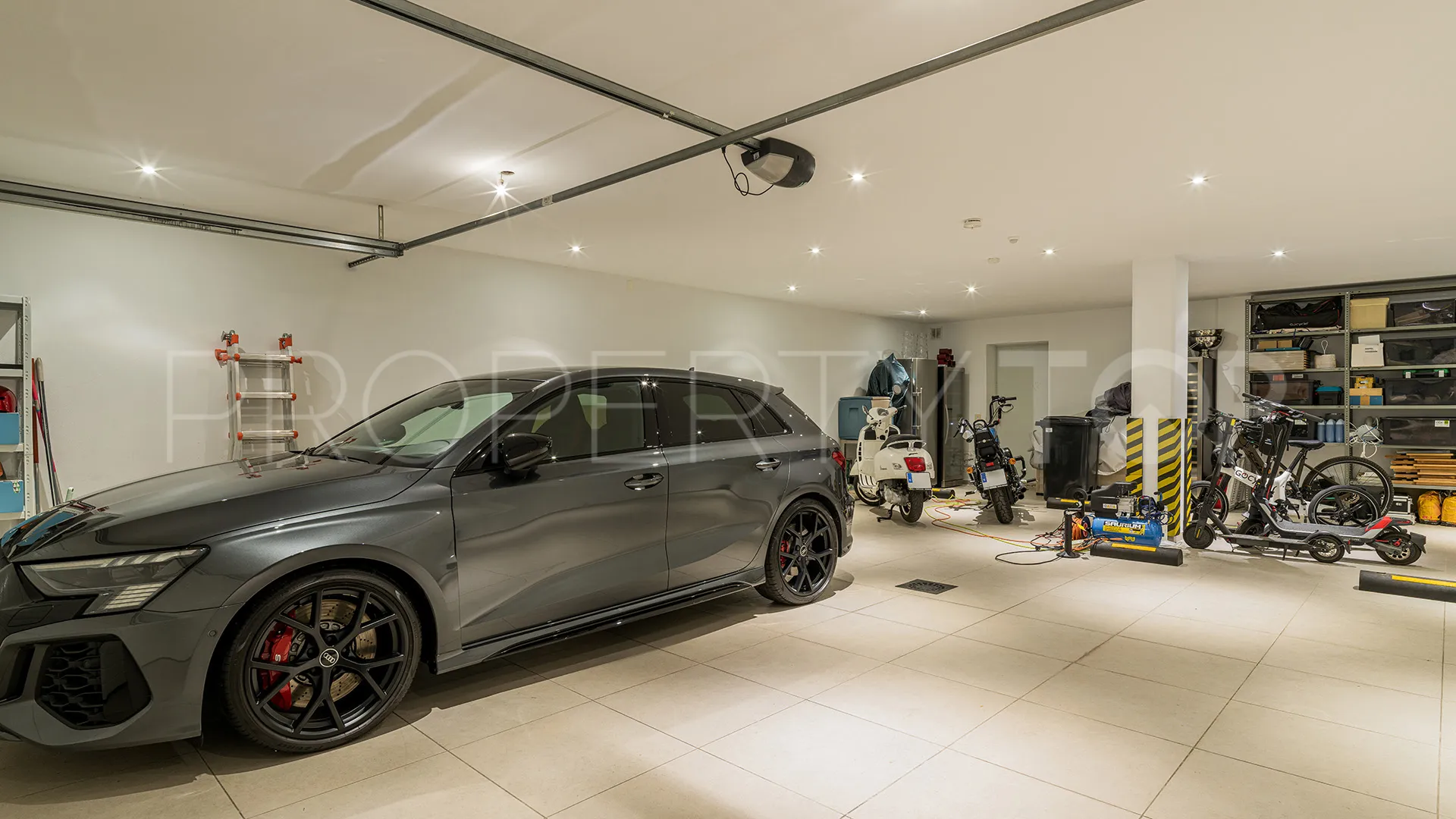 Se vende villa con 5 dormitorios en Los Flamingos