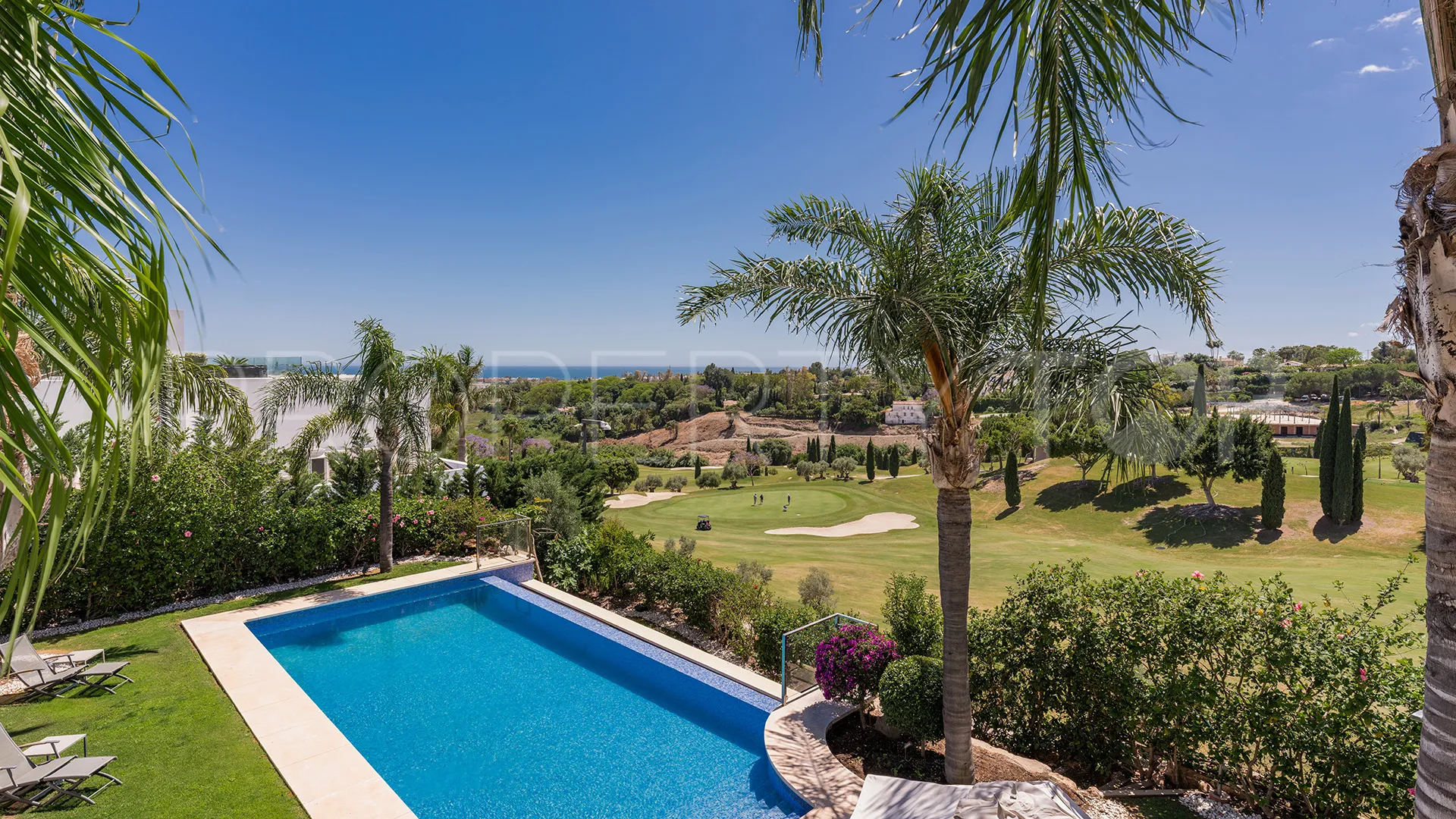 Se vende villa con 5 dormitorios en Los Flamingos