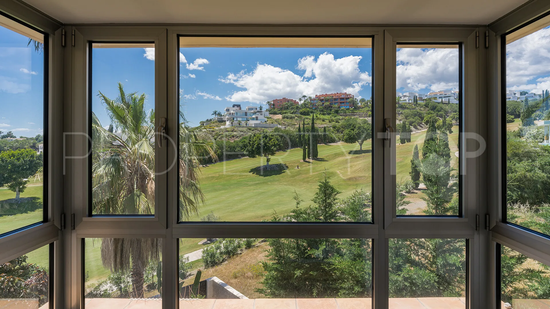 Se vende villa con 5 dormitorios en Los Flamingos