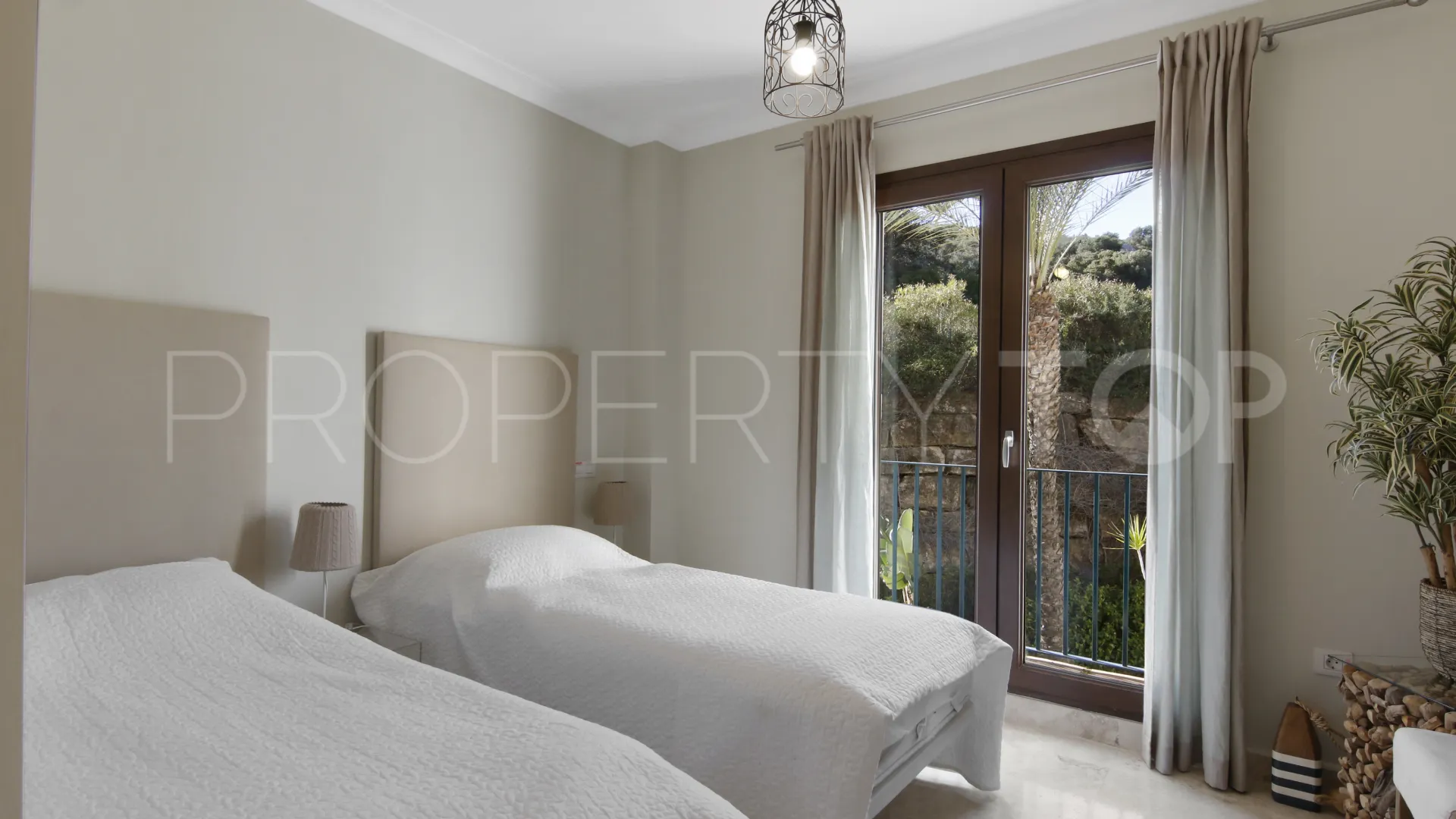 Comprar apartamento de 2 dormitorios en Finca Cortesin